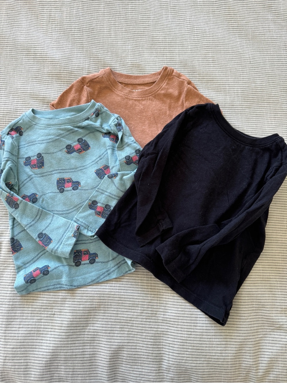 Old Navy Toddler Boys Long Sleeve Shirts Lot of 3 Size 2T